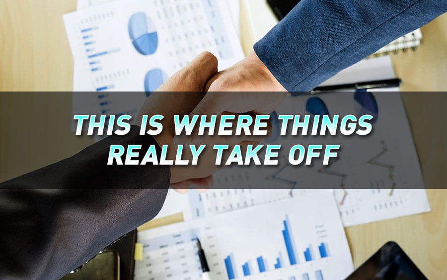 4 Proven Steps to Launch a Profitable Online Casino Website Signing the Contact to Start an Online Casino - GamingSoft News